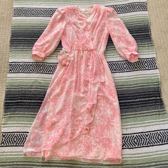 Vintage 80s pastel pink Barbiecore ruffly puff sleeve midi dress - Picture 4 of 12